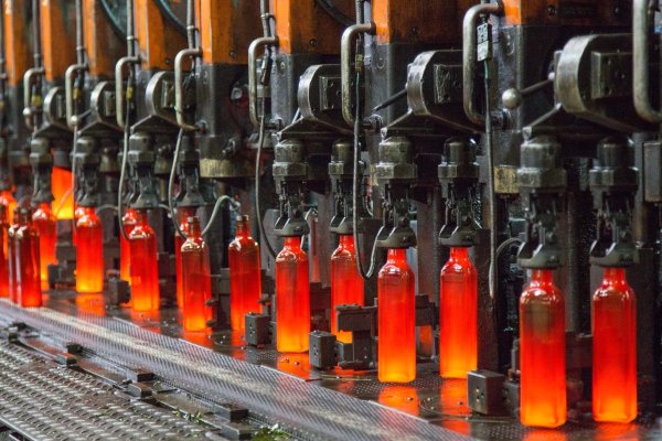 Grupo español Vidrala llega a acuerdo para adquirir Cristalerías Toro y entrar en el mercado chileno