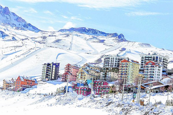 <p>La amarga junta de Andacor que pavimenta el arribo de los dueños de Valle Nevado</p>