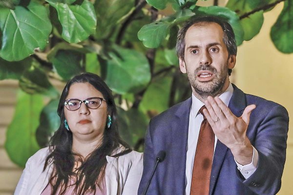 <p>La titular de la Dipres, Javiera Martínez, junto al ministro de Hacienda, Nicolás Grau. Foto: Ministerio de Hacienda</p>