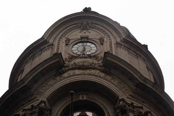 IPSA supera históricos 10.400 puntos cerca del mediodía en última operación antes del balotaje del domingo