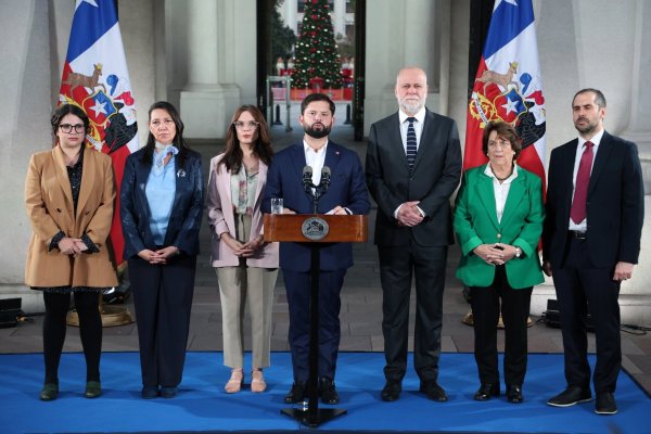 <p>Boric habla desde La Moneda: "Entregaremos un país en marcha"</p>