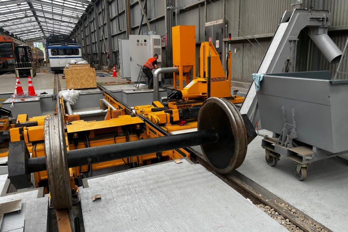 <p>EFE Sur incorpora avanzada tecnología para reducir los tiempos de reparación de sus trenes y vías férreas</p>