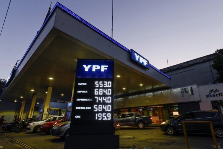 <p>Argentina YPF acepta venderle su parte de Profertil a Adecoagro</p>