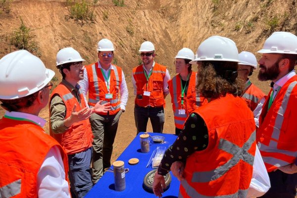 <p>Embajadores de la UE visitaron proyecto de tierras raras en Penco buscando nuevos socios comerciales</p>