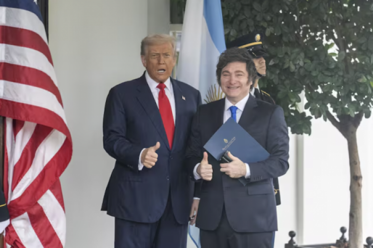 <p>Tal como Trump: Milei se asoma a su propia crisis de “los que no llegan a fin de mes”</p>