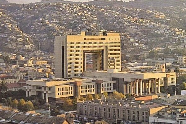 ¿Boric tiró la toalla con el FES y Sala Cuna Universal? Ambos proyectos se tramitan sin urgencia