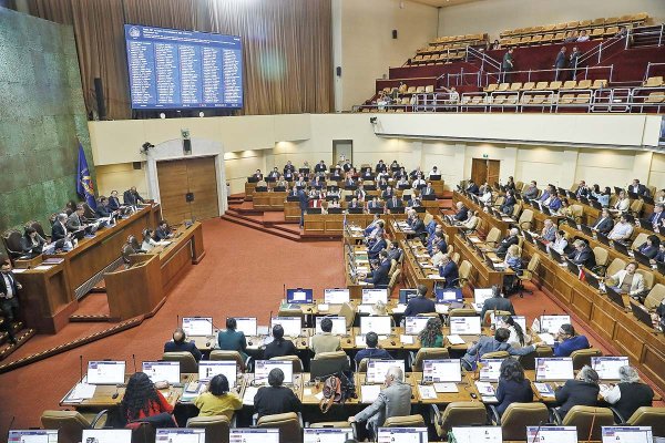 <p>¿Boric tiró la toalla con el FES y Sala Cuna Universal? Ambos proyectos se tramitan sin urgencia</p>