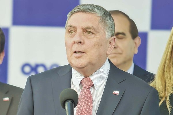 <p>Claudio Alvarado estuvo este martes en la llamada “Moneda chica”. Foto: Verónica Ortíz</p>