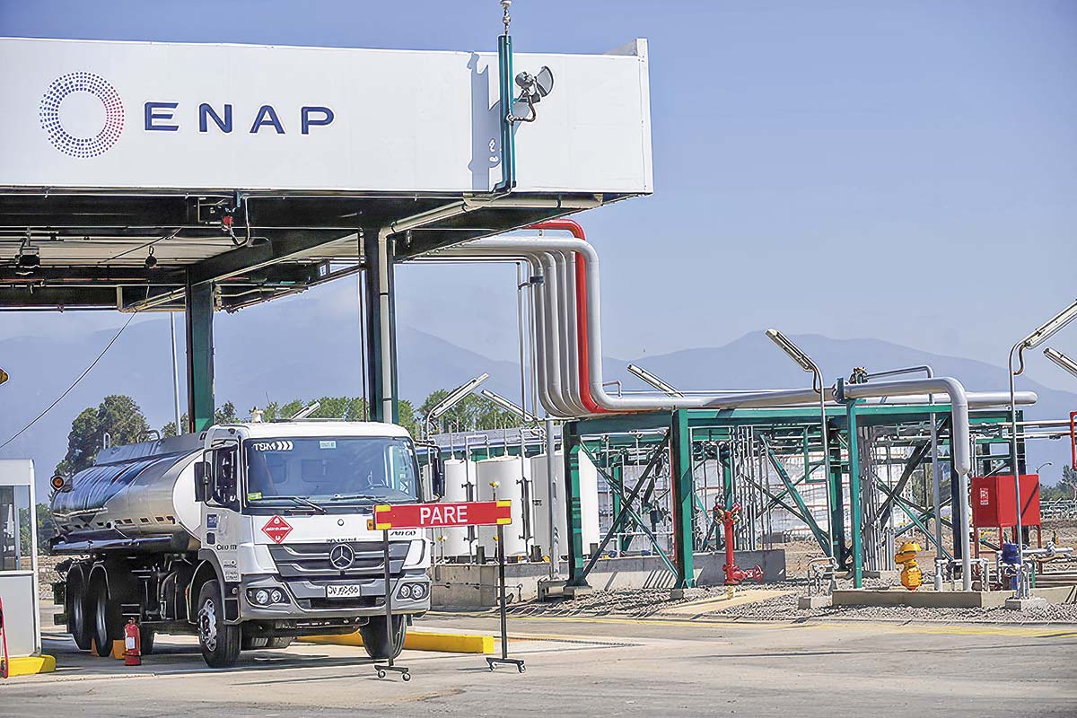 <p>Diputados pedirán pronunciamiento de Contraloría por millonarios viajes de directores de ENAP</p>