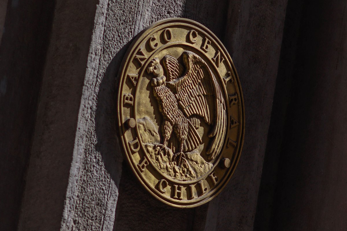 <p>IPoM de diciembre: Banco Central le abre la puerta a crecer al 3% en 2026 a la par de una inflación en la meta</p>