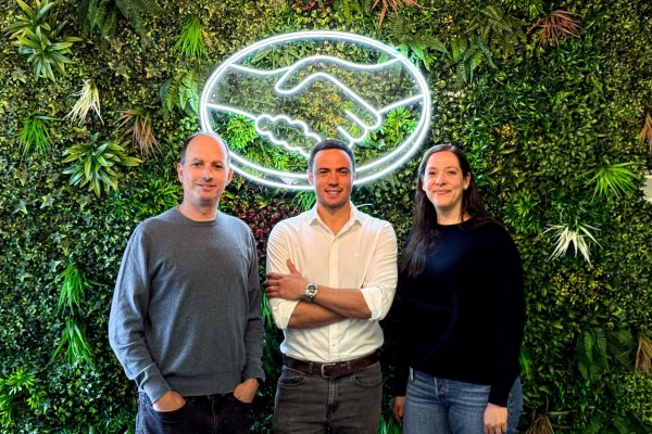 <p>Mercado Pago ofrecerá transferencias bancarias en su checkout tras alianza con Fintoc</p>