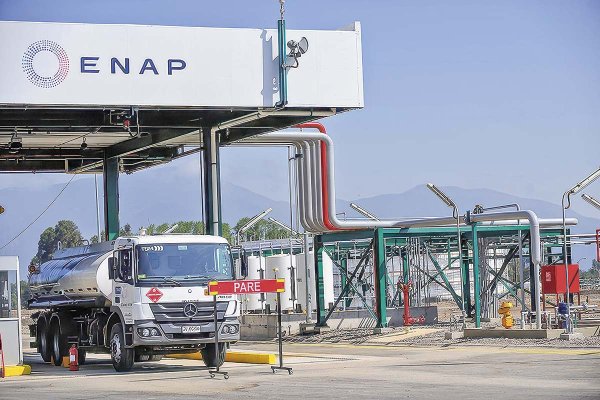 <p>Diputados pedirán pronunciamiento de Contraloría por millonarios viajes de directores de ENAP</p>