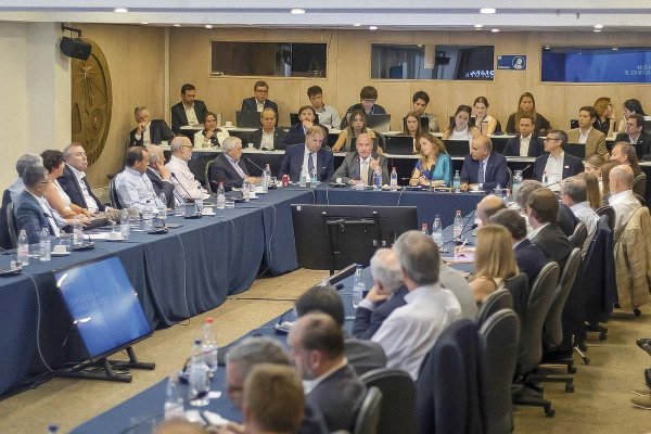 Quiroz desmenuza ante empresarios el plan económico de Kast con foco en orden fiscal y generación de empleo