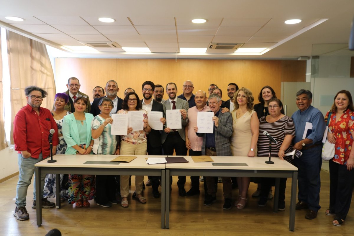 <p>¿Amarre o no? Gobierno busca aclarar norma que dificulta la desvinculación de funcionarios públicos y que es criticada por la oposición y la próxima administración</p>