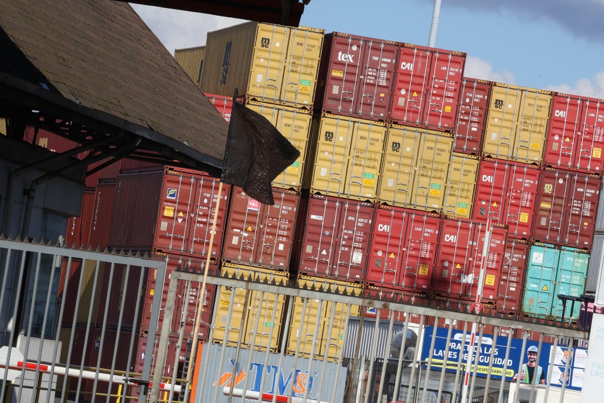 <p>Derrumbe de 42,4% en exportaciones del Biobío en octubre encienden alarmas por nueva ralentización industrial en la región</p>