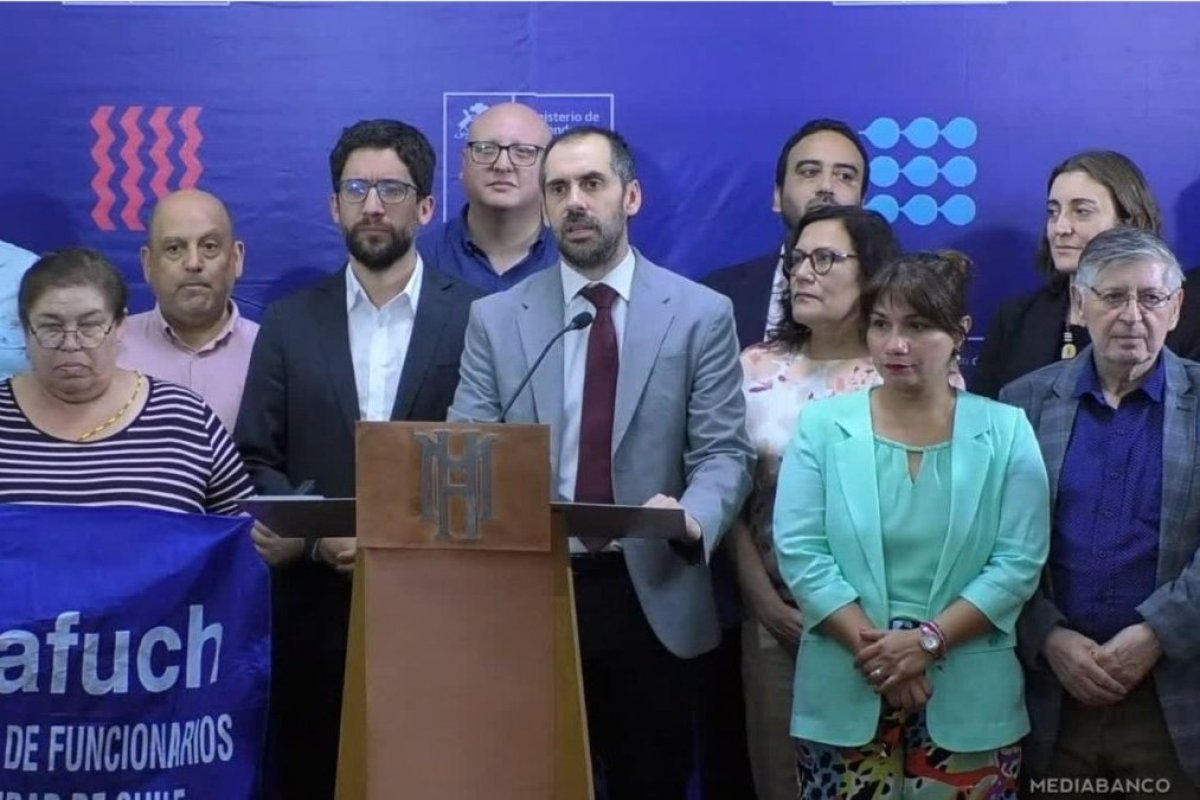 <p>Ahora en DF | Reajuste del sector público: Gobierno y funcionarios estatales logran acuerdo con acotada alza salarial</p>