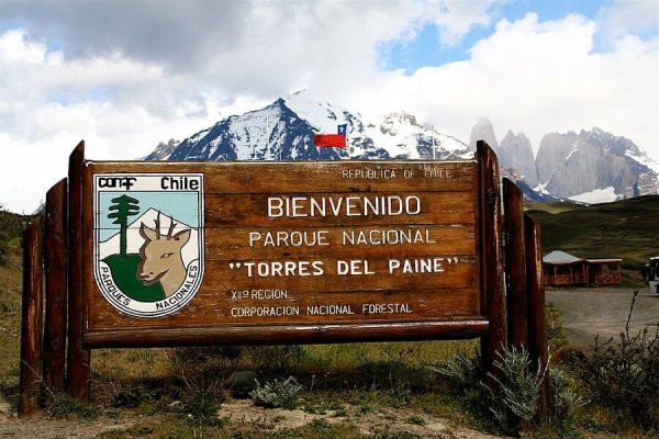 Tras presión gremial y política Conaf posterga alza de 180% en tarifas para turistas nacionales en Torres del Paine
