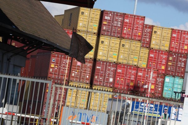 <p>Derrumbe de 42,4% en exportaciones del Biobío en octubre encienden alarmas por nueva ralentización industrial en la región</p>