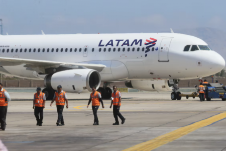 Latam Airlines Perú cancela cuatro rutas internacionales y evalúa descartar más por la tarifa de conexión