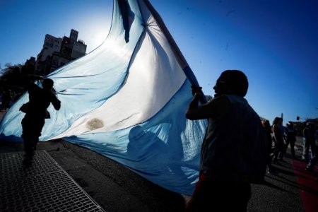 Sindicatos argentinos marchan en contra de la reforma laboral de Milei