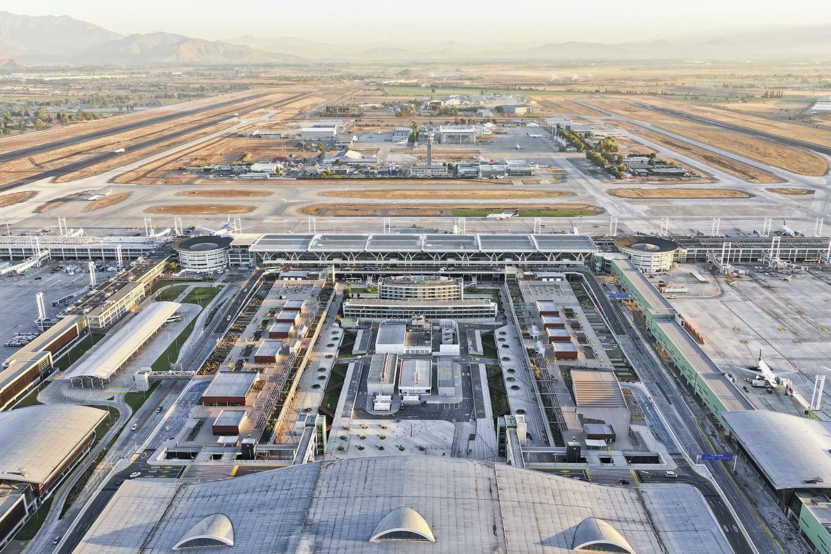 <p>Aeropuerto de Santiago pasará más de cuatro meses con una sola pista en funcionamiento</p>