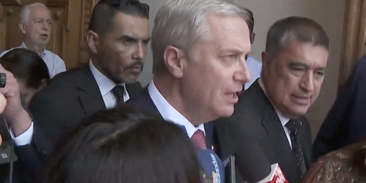 <p>Ahora en DF | Kast no descarta ofrecer un cargo al exPresidente Frei: “Todos los que quieran colaborar son muy bienvenidos”</p>