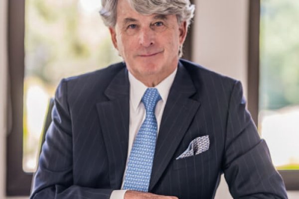 <p>Una visita a Quellón, discursos, lágrimas y sus campos en el sur: Felipe Briones Goich se despide de Yadrán</p>