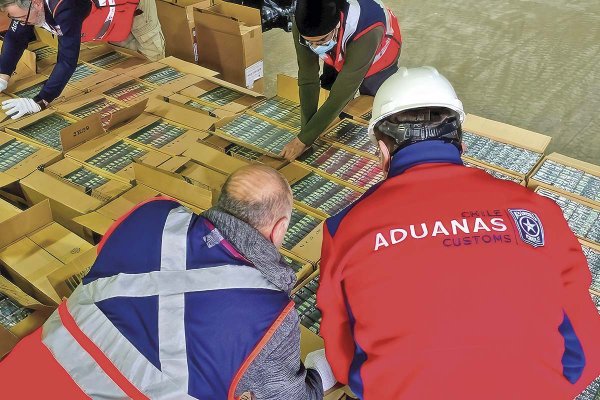 Kast reforzará Aduanas y Tesorería para impulsar plan contra con el comercio informal y hacer cambios a contribuciones