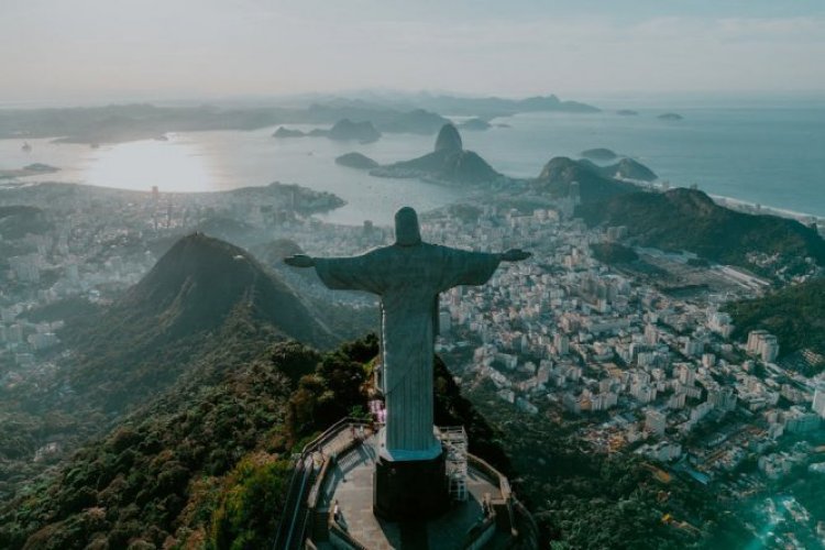 <p>Brasil anota récord de 9 millones de turistas internacionales y supera en un 30% la previsión de este año</p>
