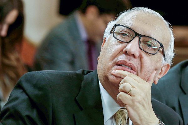 <p>Saieh regresa al mercado con SMU: recauda más de $ 11 mil millones y baja participación en la firma a 39,84%</p>