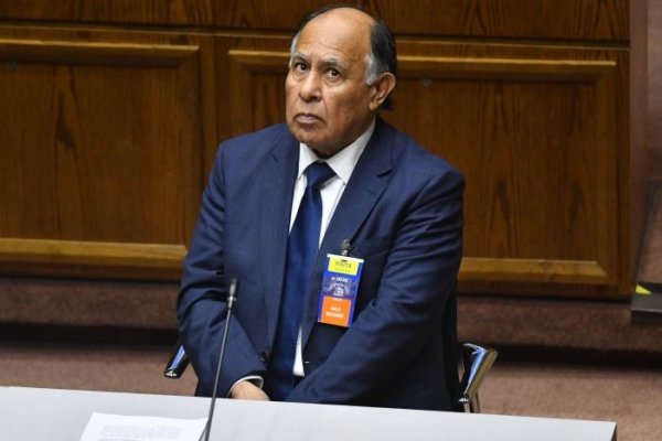 <p>Acusación constitucional: Senado destituye a Diego Simpertigue del Poder Judicial</p>