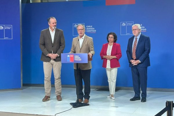 <p>Gobierno celebra acuerdo Codelco-SQM como "el principal negocio de Chile en su historia" y que "va a financiar al menos tres años del presupuesto de Vivienda"</p>