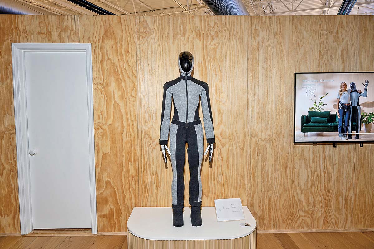 <p>El robot humanoide NEO de 1X Technologies durante la Cumbre de Humanoides en Mountain View, California, EEUU en 2024. Fotos: Bloomberg</p>