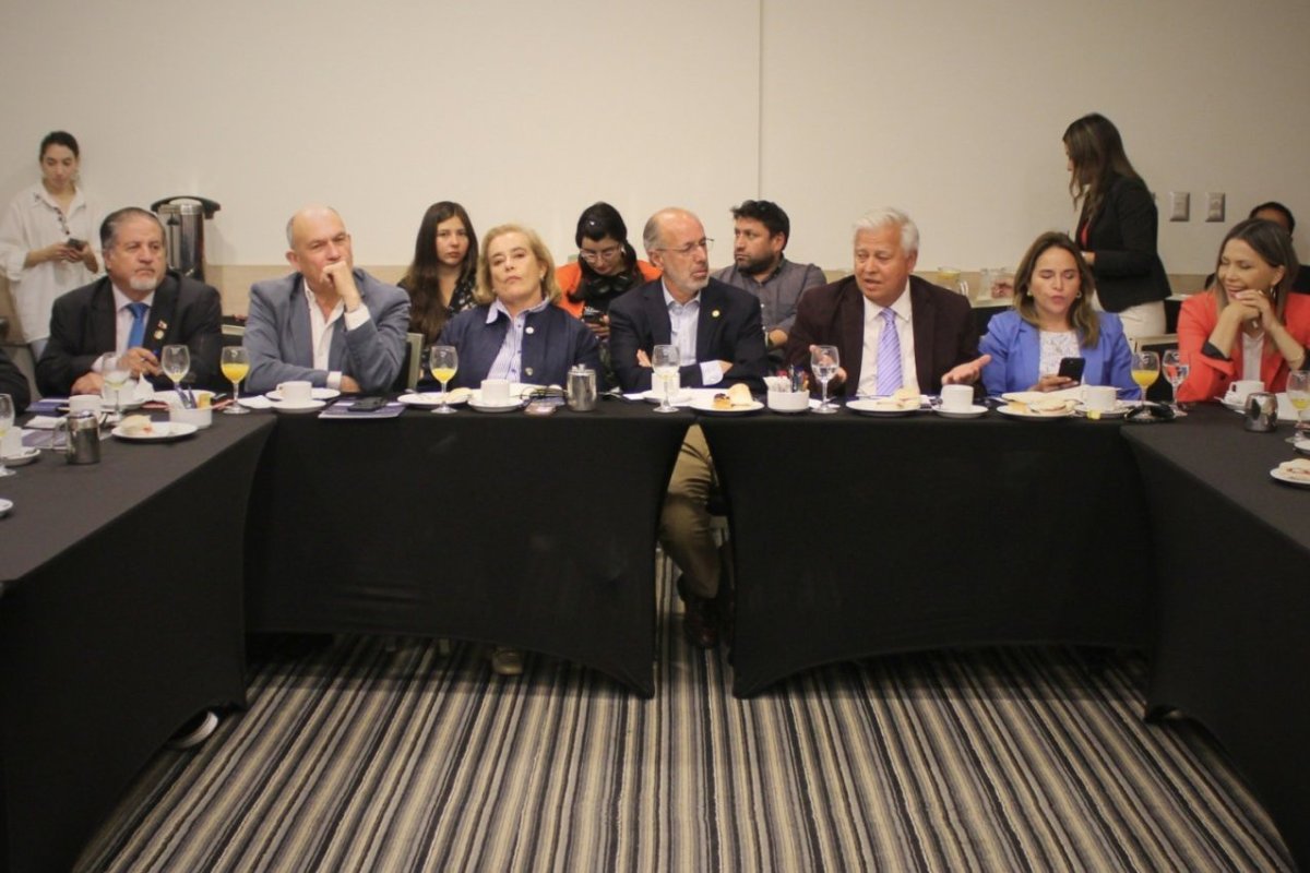 <p>Gremios productivos y parlamentarios del Biobío acuerdan acciones para revertir estancamiento económico</p>