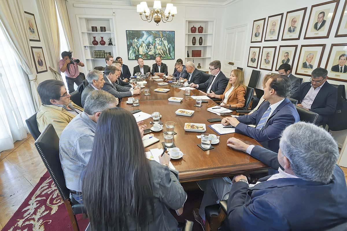 <p>Empresarios y trabajadores buscan hacer frente común para posicionar temas en el próximo Gobierno</p>