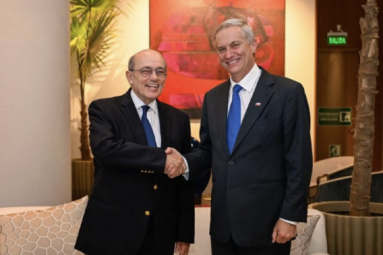 <p>Kast llega a Ecuador luego de escala en Lima, donde se reunió con canciller peruano para coordinar "corredor humanitario"</p>