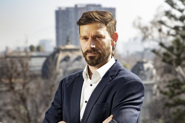 <p>Gran Turno teatro, el espectáculo de periodismo performático que preparan Matías Meza-Lopehandía y Nicolás Copano</p>