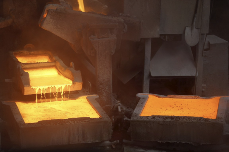 <p>El cobre toca récord de US$ 5,87 por libra en Londres, pero luego modera avance por toma de utilidades</p>