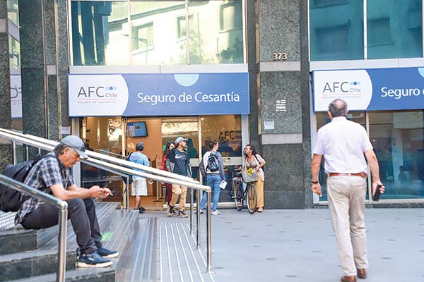 <p>O’Higgins, Coquimbo y la Metropolitana: las tres regiones en que más subieron las solicitudes aprobadas del seguro de cesantía en un año</p>