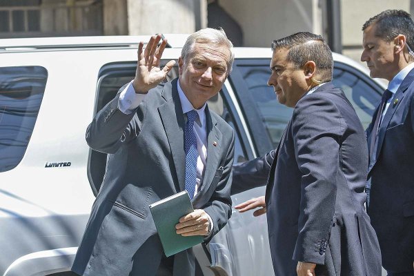 <p>Kast se encuentra armando su equipo de ministros que informará el 15 de enero. Foto: Aton Chile</p>