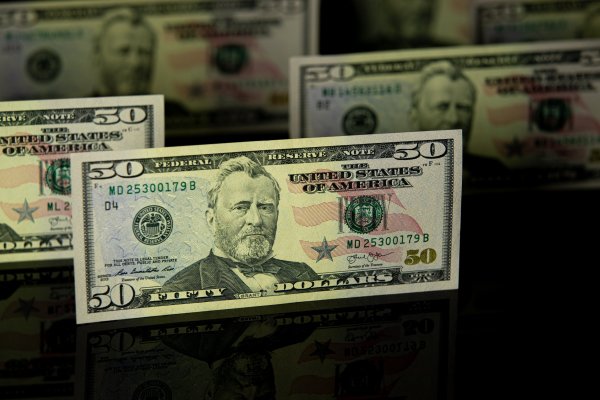 <p>Dólar sube a máximos del día en medio de agresivo posicionamiento extranjero y pese a nuevo récord del cobre</p>