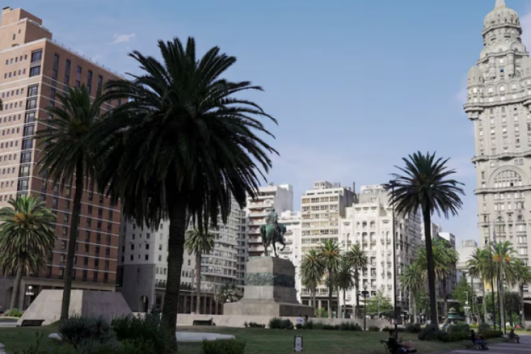 <p>Giro histórico: Uruguay busca la desdolarización de su economía</p>