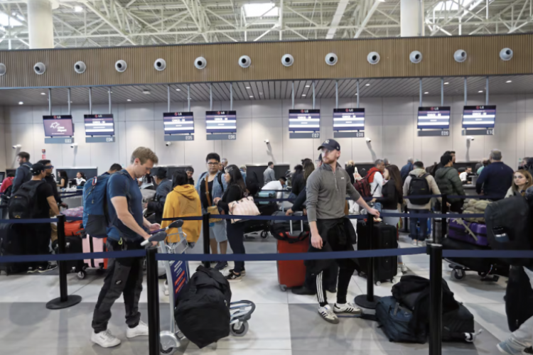 <p>Aerolíneas advierten caída de dos dígitos en número de pasajeros en tránsito en el Aeropuerto Jorge Chávez de Lima por cobro de la TUUA</p>