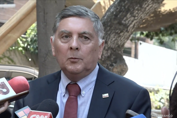 <p>Ahora en DF | Gobierno entrante por "amarres" en ley de reajuste: “Basta de utilizar el Estado como botín de ingresos permanentes”</p>