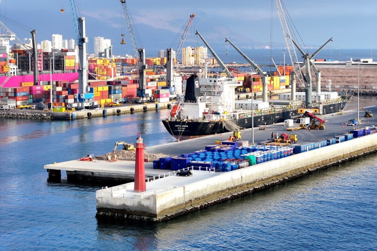 <p>Puerto de Iquique rompe su récord histórico de transferencia de carga y se encamina a cerrar 2025 con un alza de 40%</p>