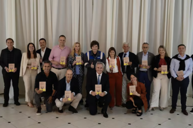 <p>Ministros de Milei cobrarán más que el propio Presidente: ¿cómo quedaron los sueldos tras el alza de 90%?</p>