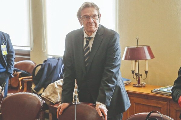 <p>Jaime Gazmuri, último embajador chileno en Venezuela: “La sola captura de Maduro no garantiza derrocar el régimen”</p>