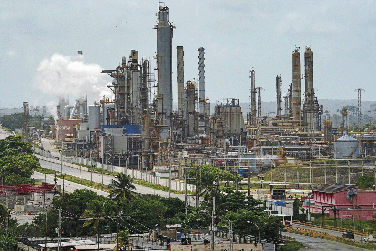 <p>Expertos ponen cifras al petróleo venezolano: US$ 100 mil millones en inversiones para alcanzar producción de la era pre-Chávez</p>