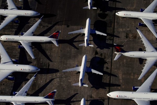 <p>EEUU levanta restricciones en el espacio aéreo del Caribe y aerolíneas reanudan gradualmente sus operaciones</p>