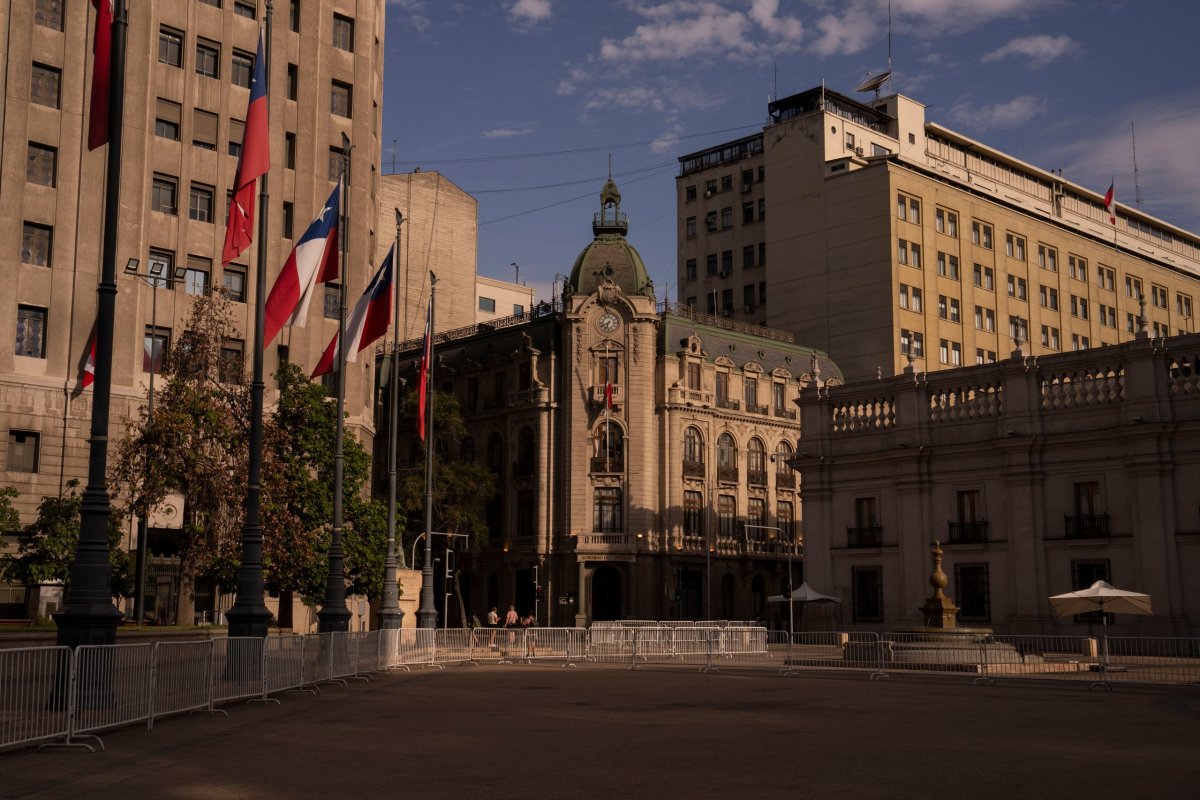 <p>Chile inaugura emisiones internacionales de bonos en América Latina con deuda en dólares y euros</p>